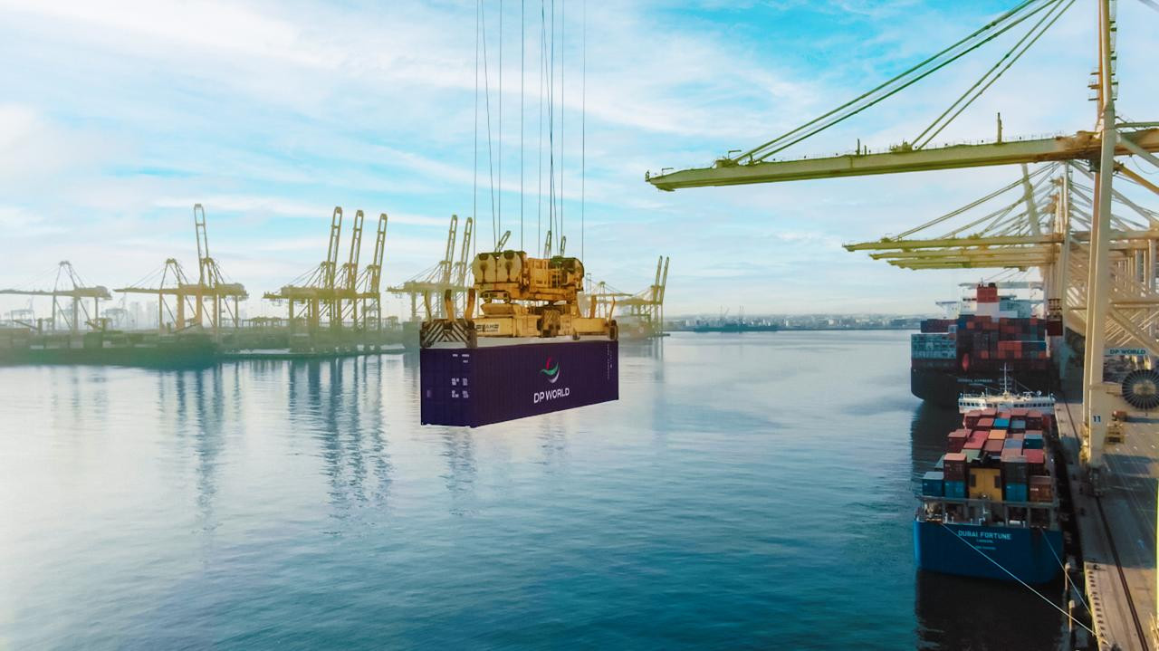 1920_dpworldcontainerattheport-2-1