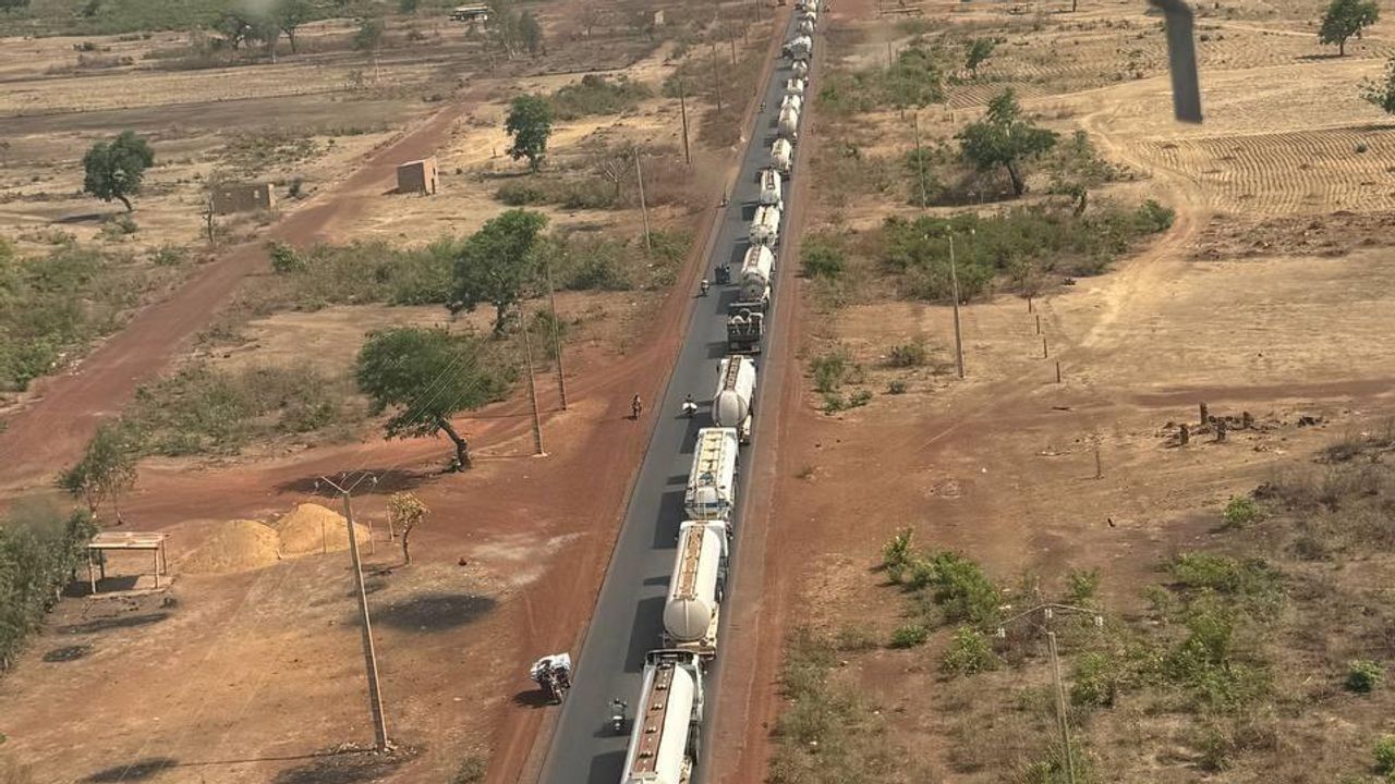 Mali : plus de 643 camions-citernes acheminés à Bamako sous escorte militaire